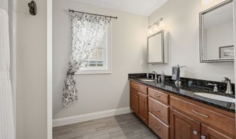 28 Brookview Cir 28, Bristol, CT 06010