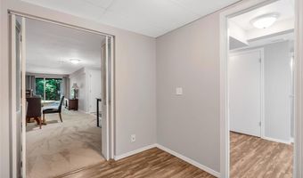 502 Oak Ridge Trails Ct, Ballwin, MO 63021