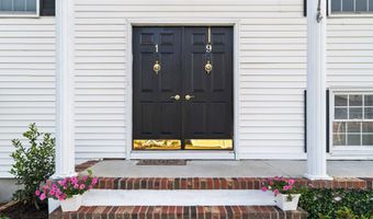 19 Elm St, Beachwood, NJ 08722