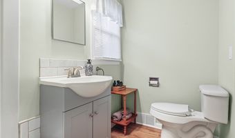 983 Roseland Rd, Alliance, OH 44601
