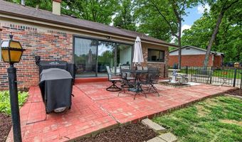 404 Oakmont Cir, Ballwin, MO 63011