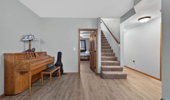 109 E Ponderosa Cir, Brandon, SD 57005