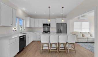 42 Carlyle Dr, Bayville, NJ 08721