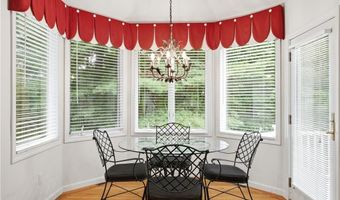 7 Foxwood Dr, Lincoln, RI 02865