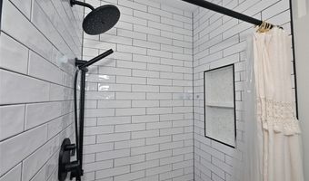 4135 State Park Dr, Akron, OH 44319