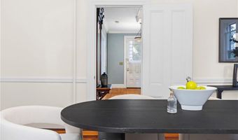 17 Everett St, Newport, RI 02840