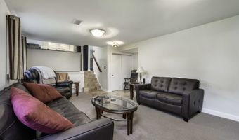 1631 S Surrey Ridge Dr, Arlington Heights, IL 60005