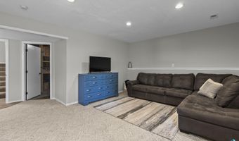 112 W River Oak Ct, Brandon, SD 57005