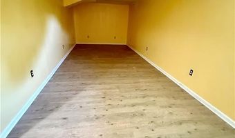 125 Goldenrod Dr, Middletown, RI 02842