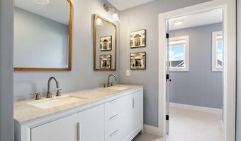 5 Cobblestone St, Falmouth, ME 04105