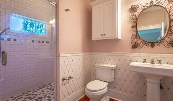 15 8th St, Apalachicola, FL 32320