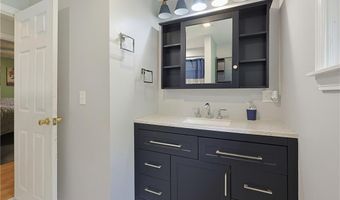 417 Lake Washington Dr, Glocester, RI 02814