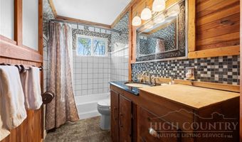 184 Dutch Treat Rd, Banner Elk, NC 28604
