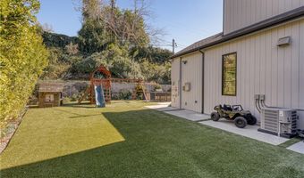 4050 Contera Rd, Encino, CA 91436