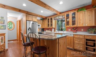 221 White Oak Trl, Banner Elk, NC 28604