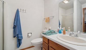 1670 W ROSELAWN Dr, Appleton, WI 54914