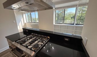 4390 LORCOM Ln 810, Arlington, VA 22207