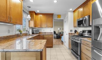 58 Lantern View Dr, Branford, CT 06405