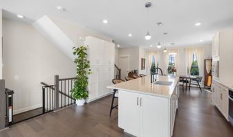 23158 HORSESHOE TRAIL Sq, Brambleton, VA 20148