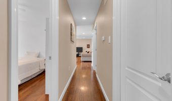 32 Bowline St, Beachwood, NJ 08722