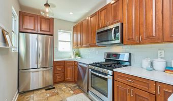 255 N BRYAN St, Arlington, VA 22201