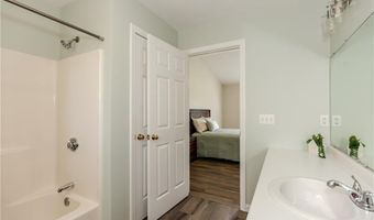 136 Hope Hill Ter, Cranston, RI 02921