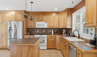 48 Case Rd, Burlington, CT 06013