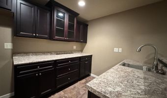 2201 Stone Gate Ct, Aberdeen, SD 57401