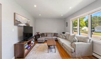10 Philips Ave, Middletown, RI 02842