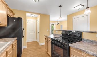2 Cottage Cove Ln, Asheville, NC 28803