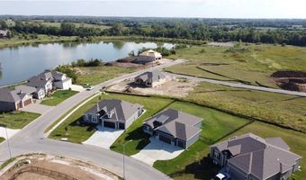 4270 Lake Shore Ct, Basehor, KS 66007