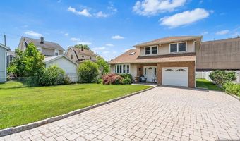 2 Violet Ct, Bergenfield, NJ 07621