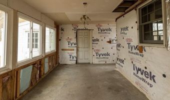 46 Roslyn Ave, Cranston, RI 02910