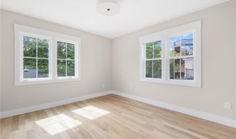 104 Second St, Newport, RI 02840