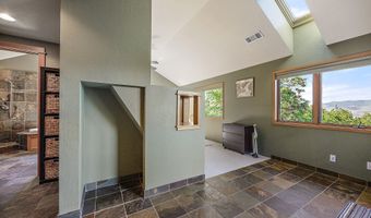 940 Pinecrest Ter, Ashland, OR 97520