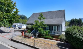 808 5TH St, Brookings, OR 97415
