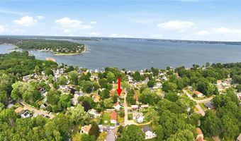 34 Platt St, Bristol, RI 02809