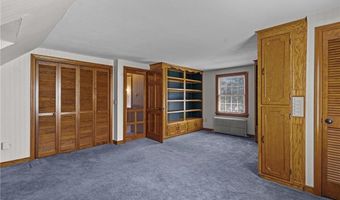 21 Foxhill Ave, Bristol, RI 02809