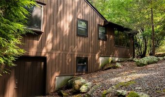 65 Huguenot Dr, East Greenwich, RI 02818