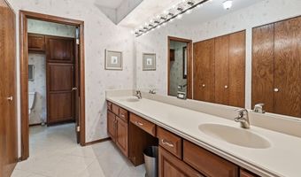 1411 W Allison Ct, Arlington Heights, IL 60005