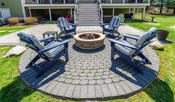 454 N Quidnessett Rd, North Kingstown, RI 02852