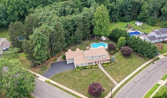 44 Devonshire Ct, Middletown, NJ 07748