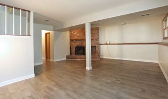910 S Vista Dr, Algonquin, IL 60102