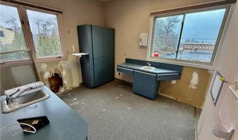 1090 New London Ave 5, Cranston, RI 02920