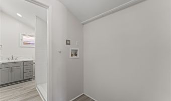 99-42 Kauhale St, Aiea, HI 96701