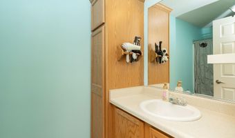921 10th St, Altoona, IA 50009