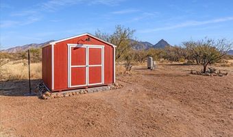 135 W Hawk Way, Amado, AZ 85645