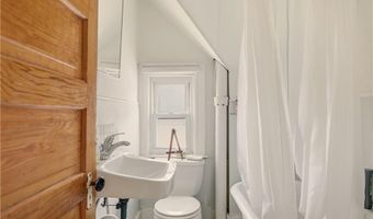 51 Warner St, Newport, RI 02840