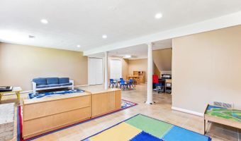 7600 CHARLESTON Dr, Bethesda, MD 20817