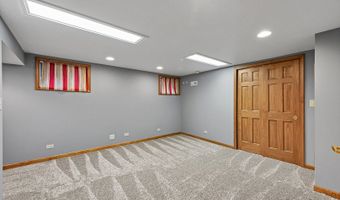 14 Hampton Ct, Algonquin, IL 60102